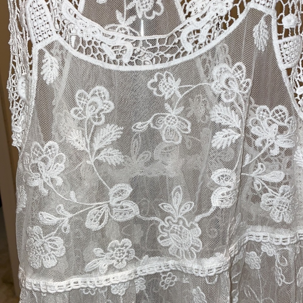 Embroidery top - Picture 2 of 2